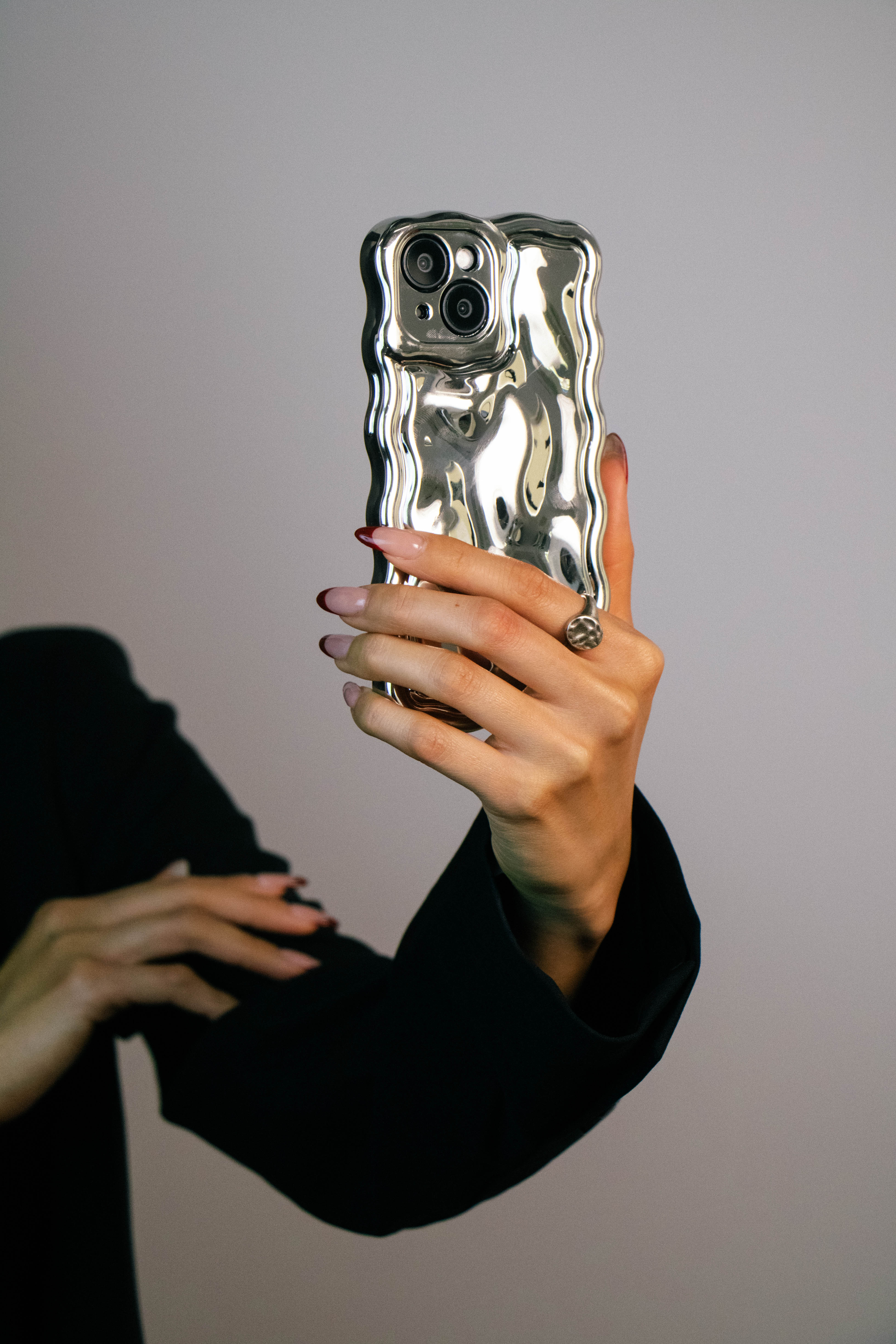 Ripple Metalic Phone Case for iPhone 15