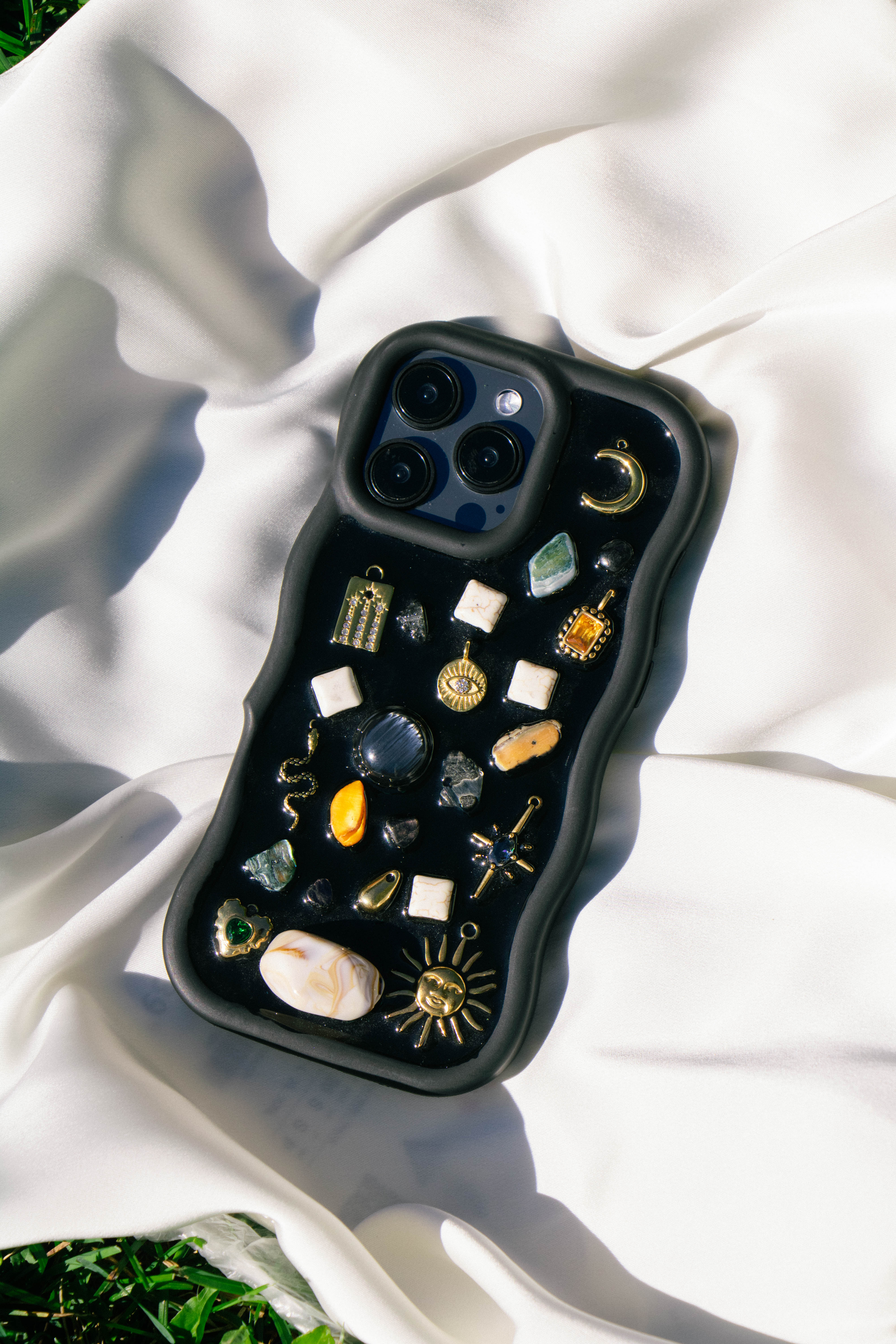 Pre-made Charm Phone Case for iPhone 15/14/13