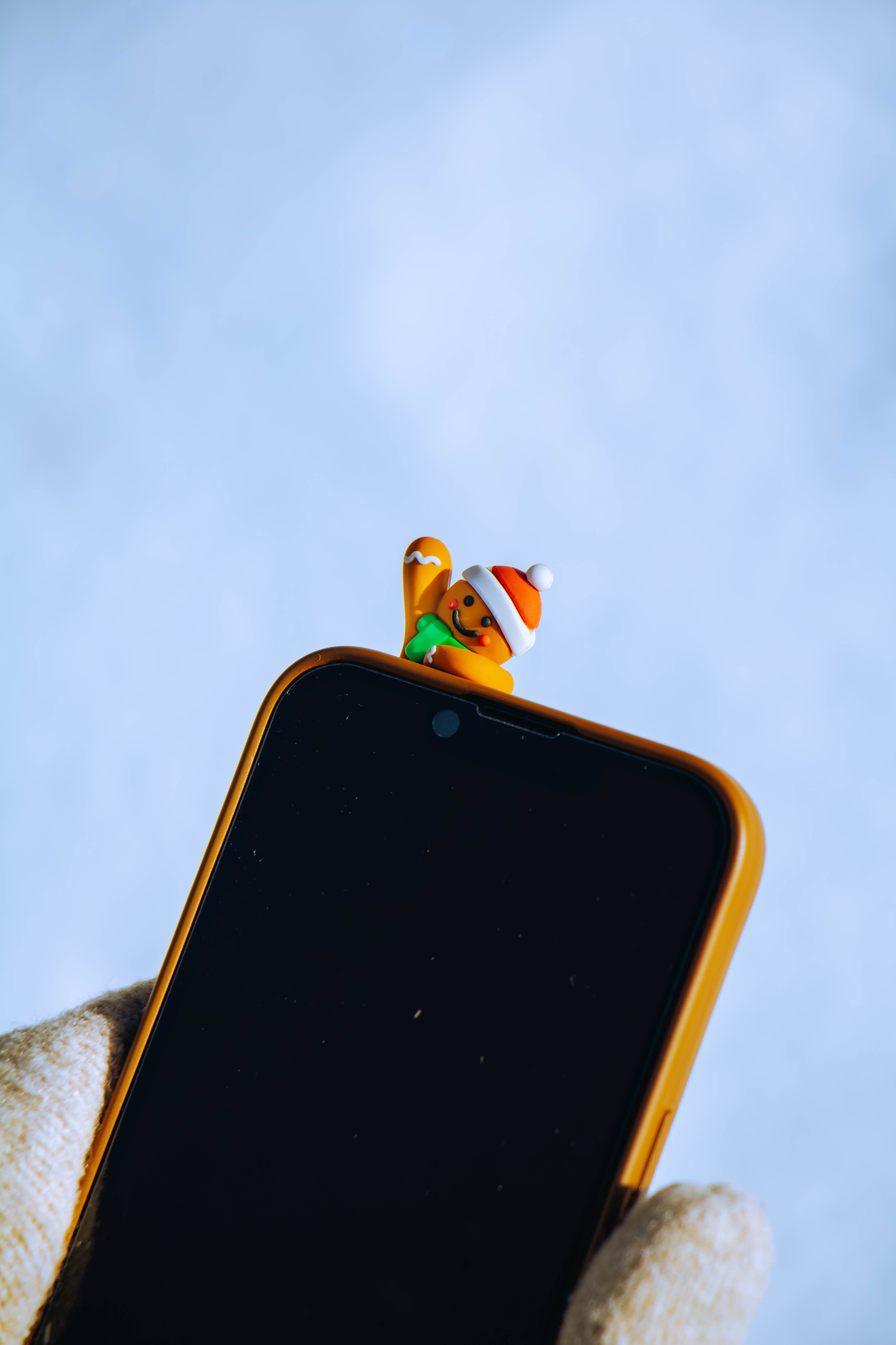 Peek-a-Pal with Silicone MagSafe Phone Case Bundle for iPhone 15/14/13 - Gingerbread Man