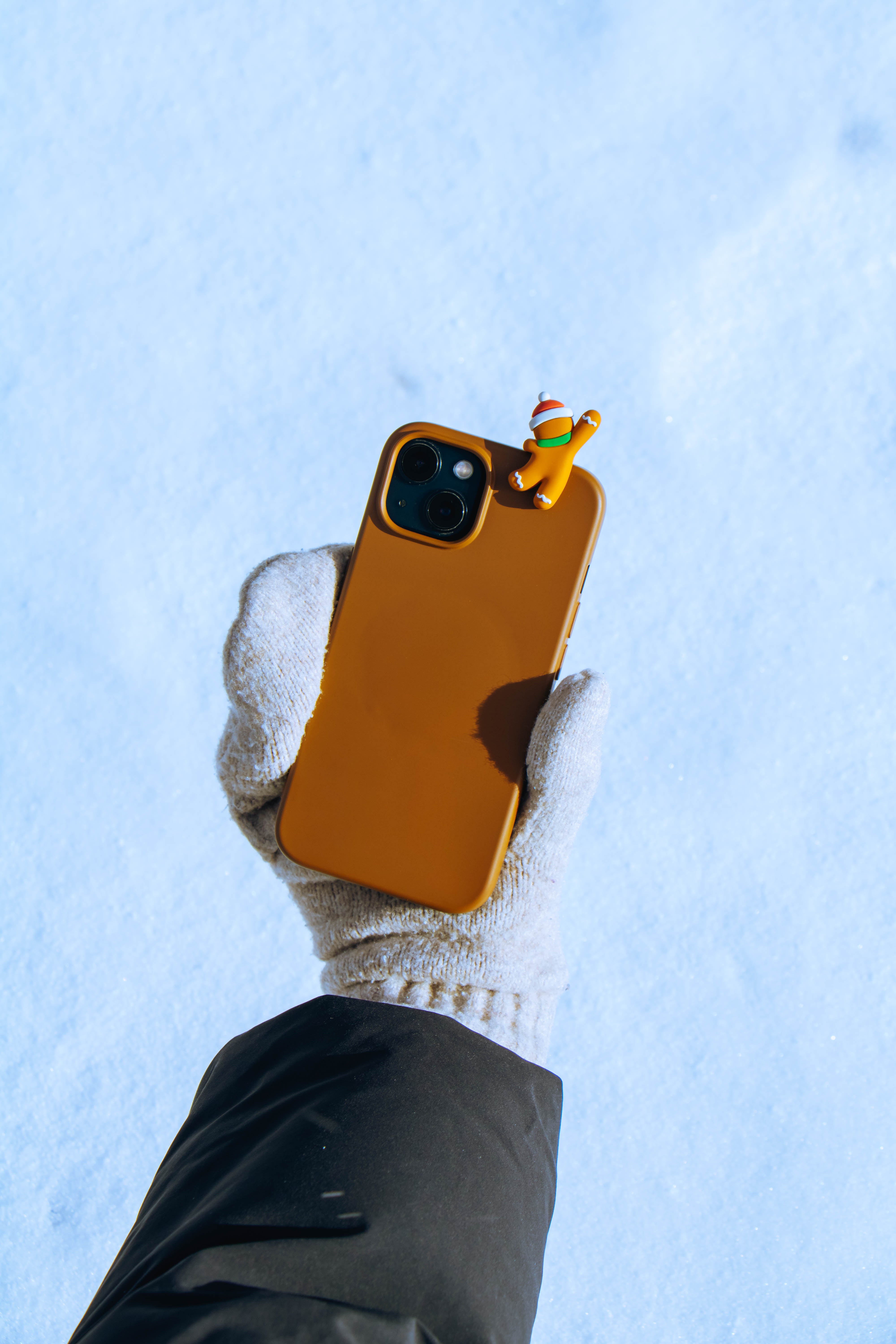 Peek-a-Pal with Silicone MagSafe Phone Case Bundle for iPhone 15/14/13 - Gingerbread Man