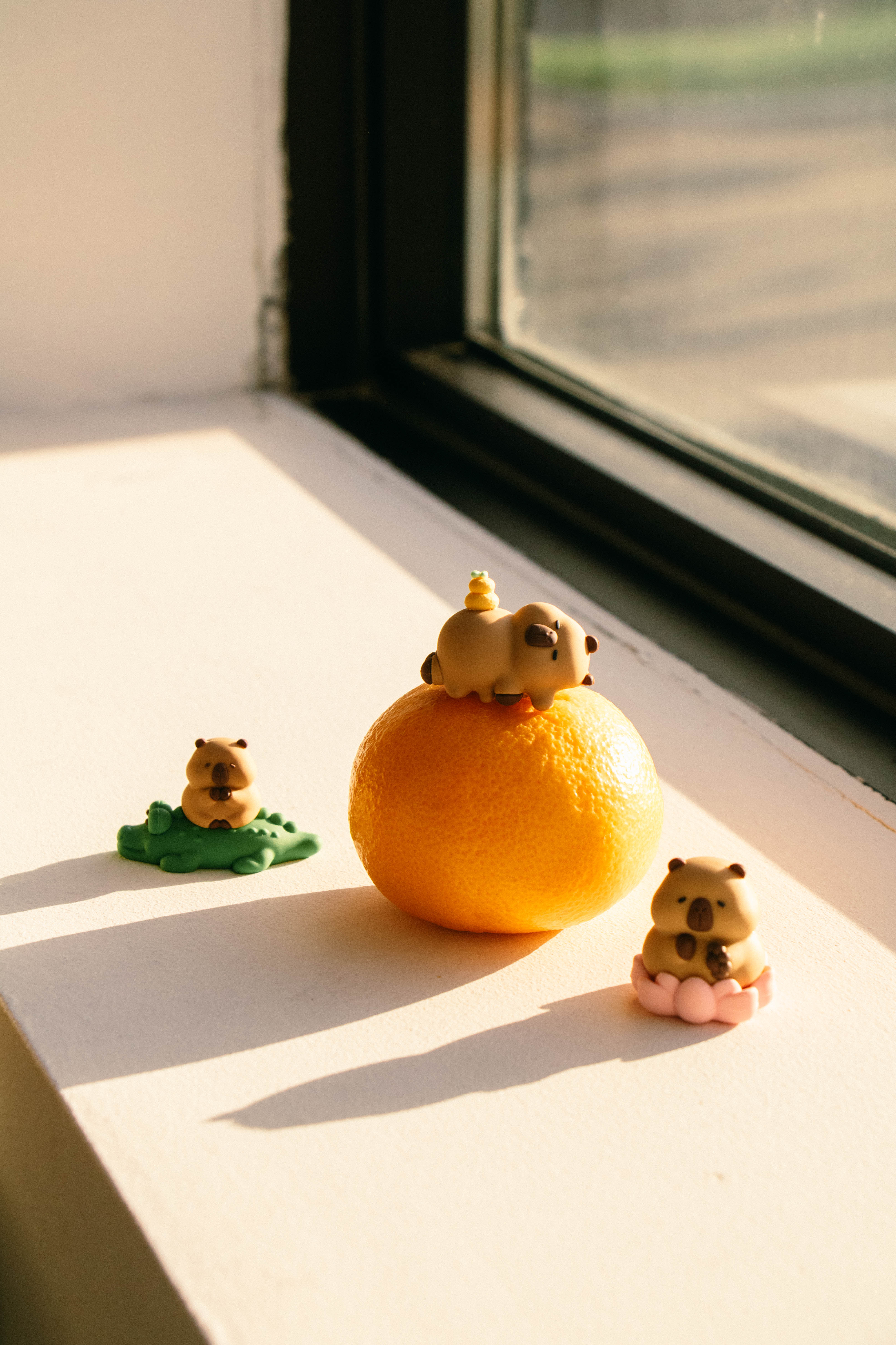 Peek-a-Pals Drip Glue Capybara Collection